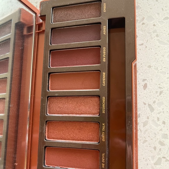 Urban decay eyeshadow pallet HEAT - Picture 7 of 8